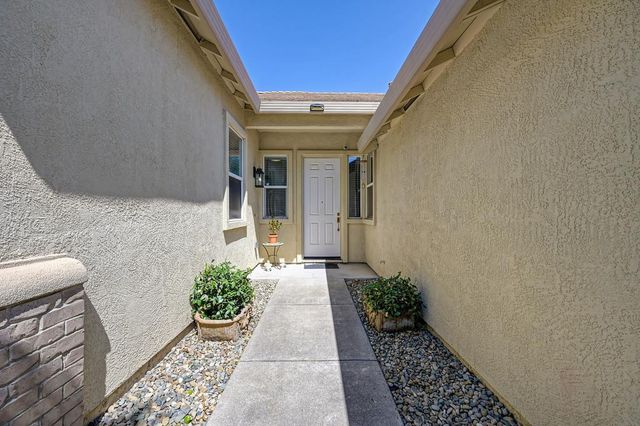 2413 Maybrook Dr, Sacramento, CA 95835