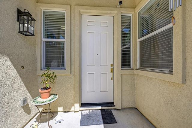 2413 Maybrook Dr, Sacramento, CA 95835