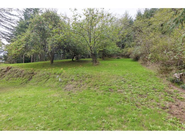 62332 ROSS INLET Rd, Coos Bay, OR 97420