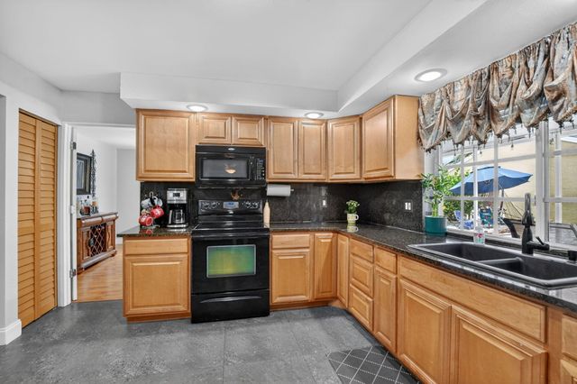 9976 Robins Nest Road, Boca Raton, FL 33496