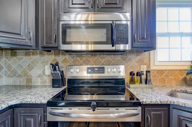 1336 Canyon Pl, Clarksville, TN 37042