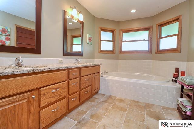 6801 Vanderslice Circle, Lincoln, NE 68516