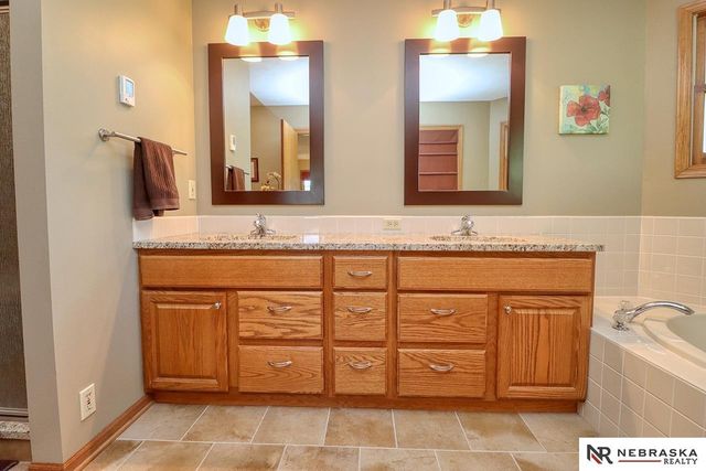 6801 Vanderslice Circle, Lincoln, NE 68516