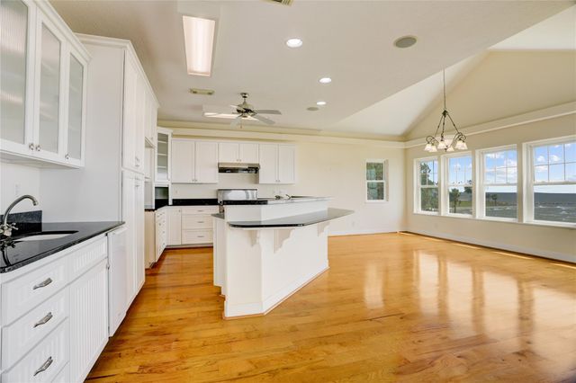 3608 Elmen Street, Seabrook, TX 77586