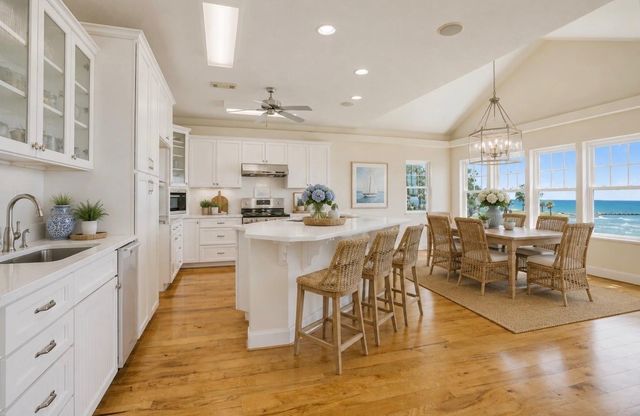 3608 Elmen Street, Seabrook, TX 77586