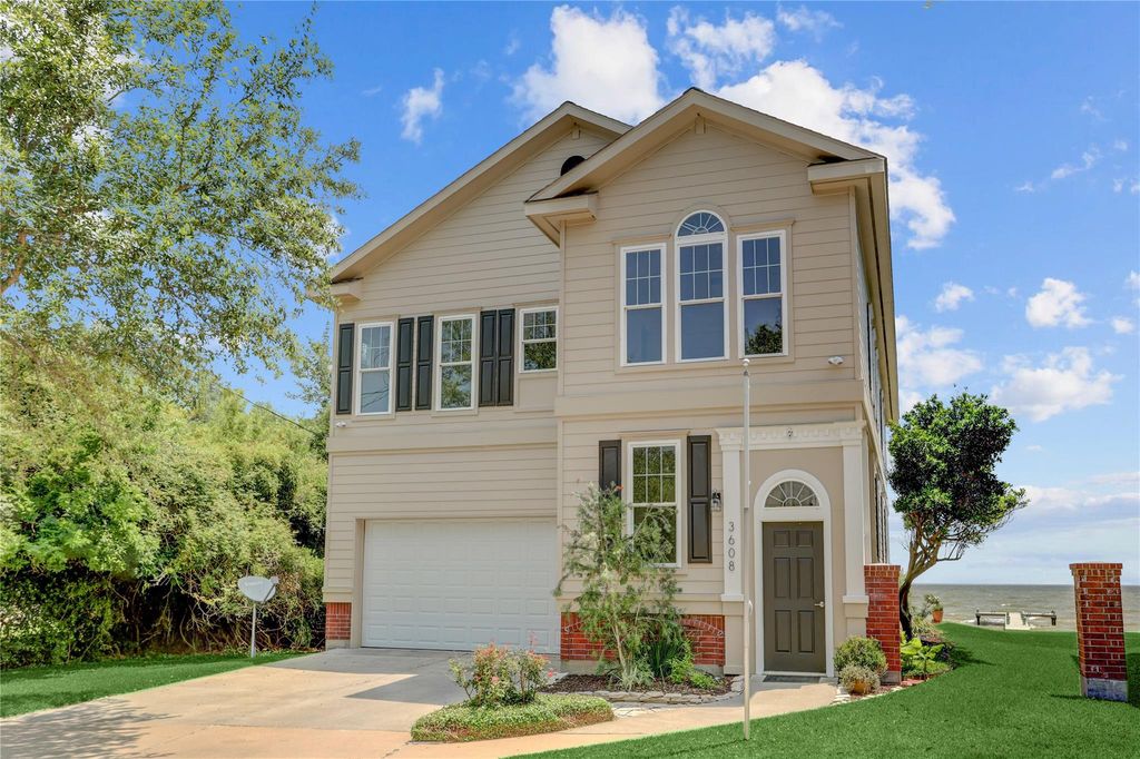 3608 Elmen Street, Seabrook, TX 77586