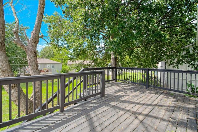 1725 S Kiowa Drive, Olathe, KS 66062
