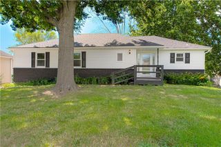 1725 S Kiowa Drive, Olathe, KS 66062