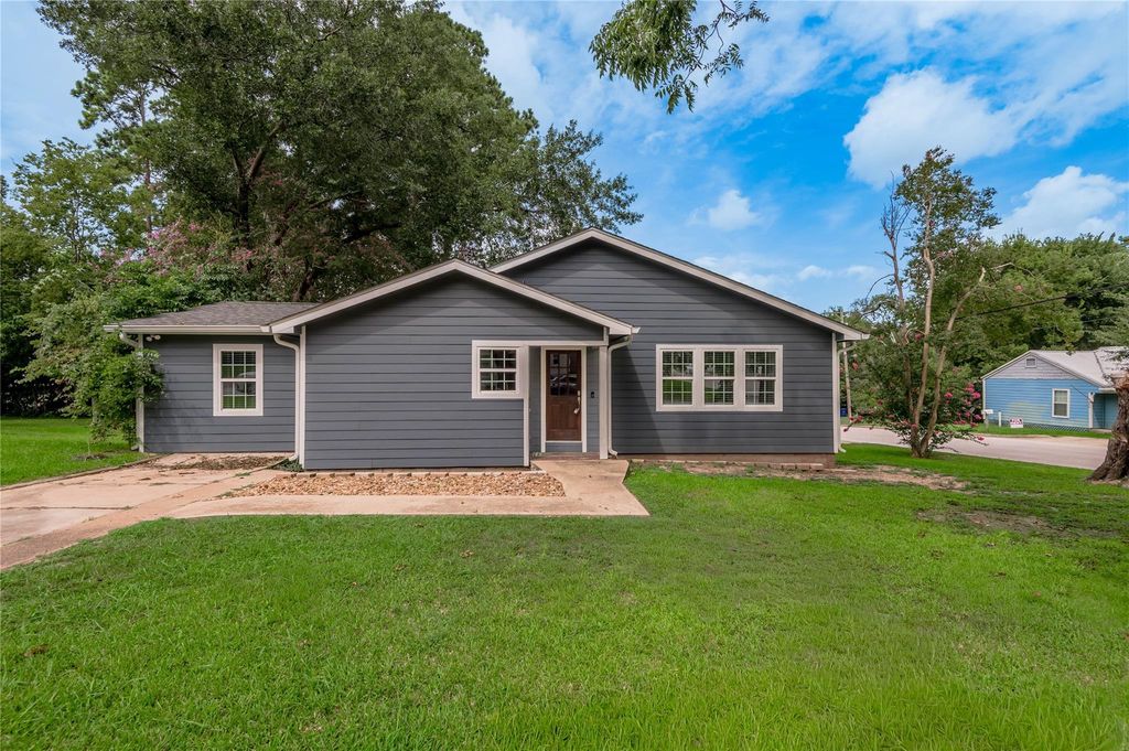 1802 Avenue P, Huntsville, TX 77340