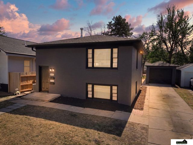 4027 F Street, Lincoln, NE 68510