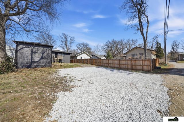 4027 F Street, Lincoln, NE 68510