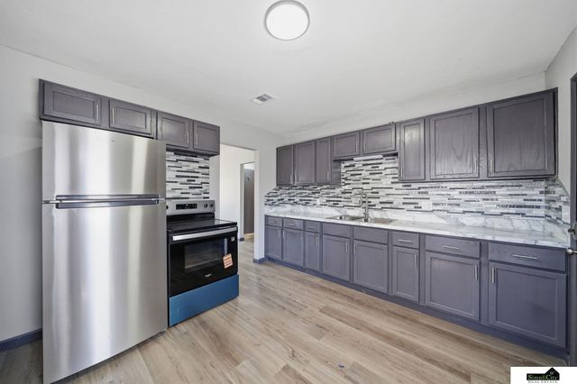 4027 F Street, Lincoln, NE 68510