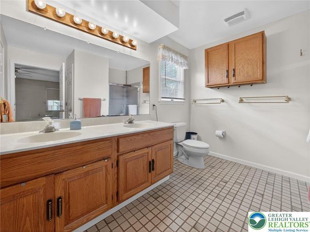 4936 Meadow Lane, Lower Macungie Twp, PA 18062