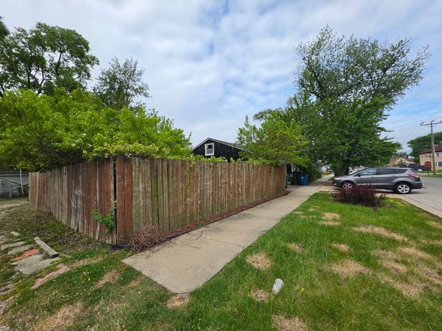 7601 Laramie Avenue, Burbank, IL 60459