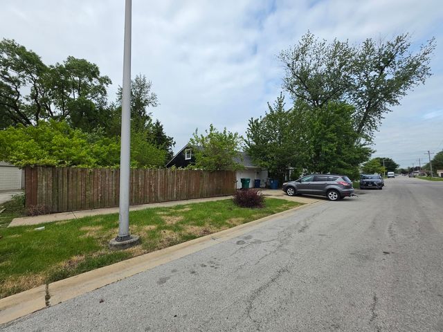 7601 Laramie Avenue, Burbank, IL 60459