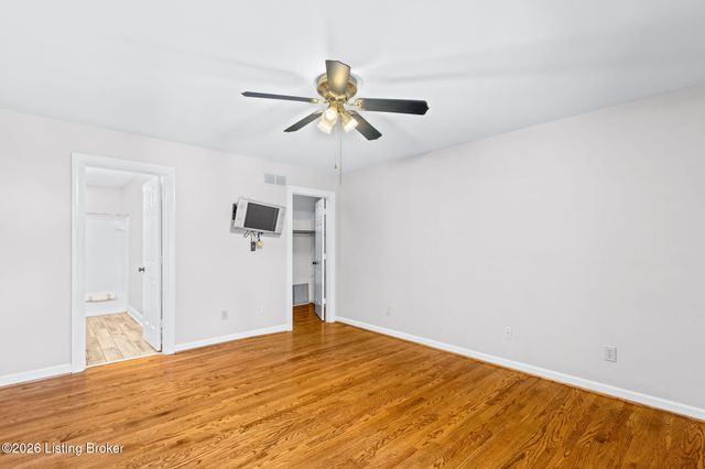 803 Lake Forest Pkwy, Louisville, KY 40245