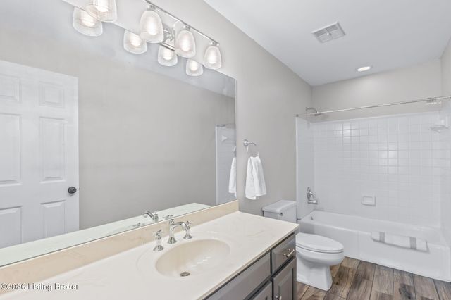 803 Lake Forest Pkwy, Louisville, KY 40245