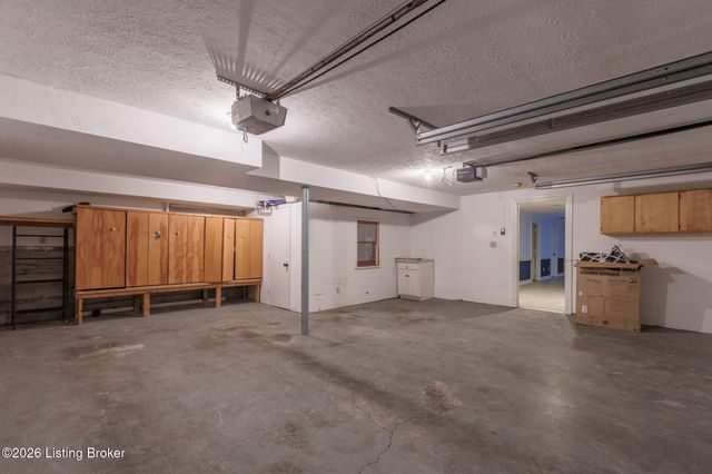 803 Lake Forest Pkwy, Louisville, KY 40245