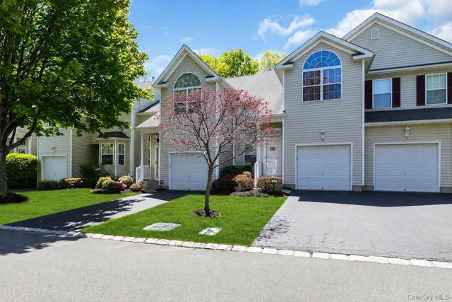 13 Cranberry Circle, Medford, NY 11763