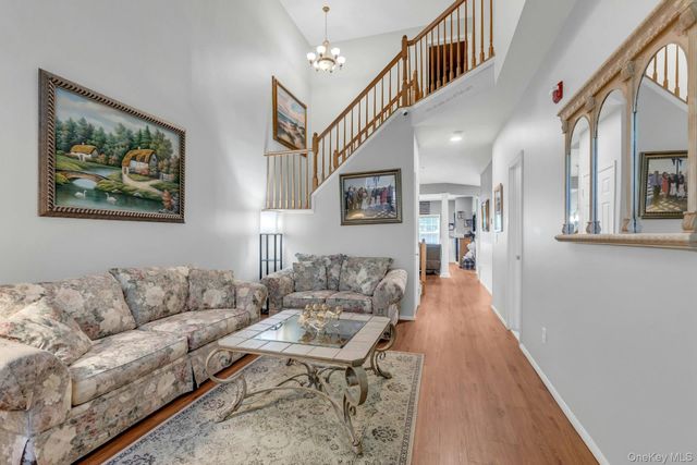 13 Cranberry Circle, Medford, NY 11763