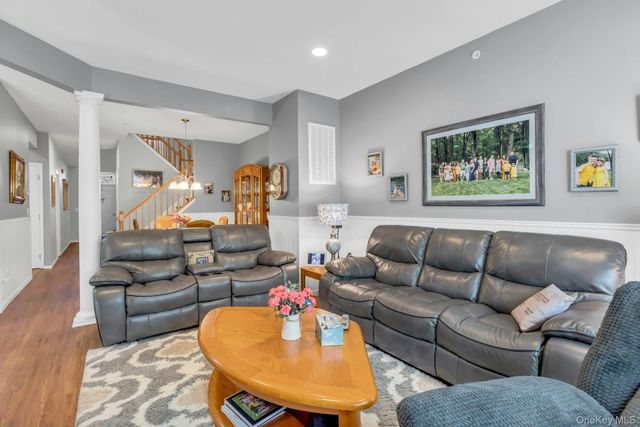 13 Cranberry Circle, Medford, NY 11763