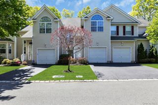 13 Cranberry Circle, Medford, NY 11763