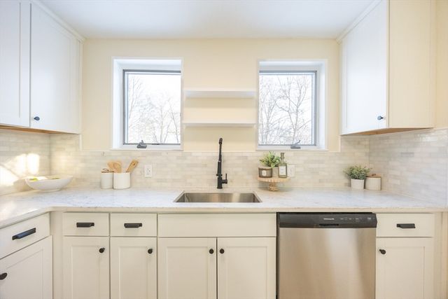 10 Hobamack, Weymouth, MA 02191