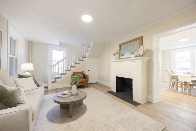 10 Hobamack, Weymouth, MA 02191