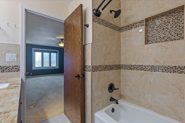 7710 Dempster 404, Morton Grove, IL 60053