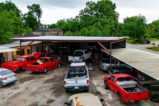 32 Berry Road, Houston, TX 77022