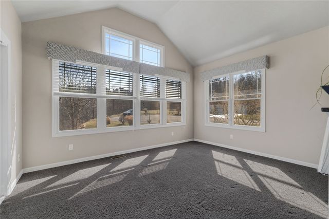 1359 Maplewood Cir, South Strabane, PA 15301