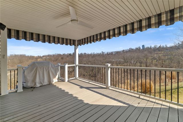 1359 Maplewood Cir, South Strabane, PA 15301