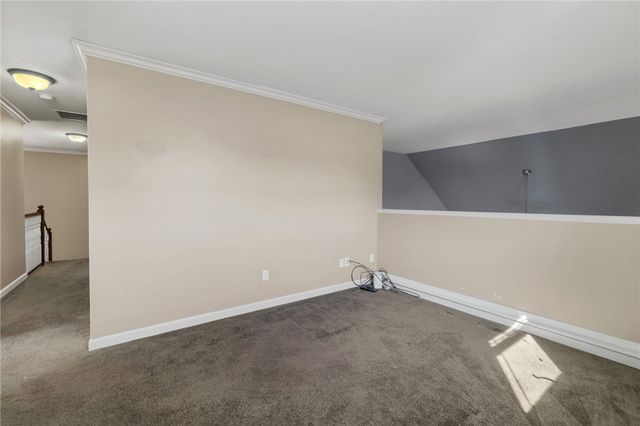 1359 Maplewood Cir, South Strabane, PA 15301