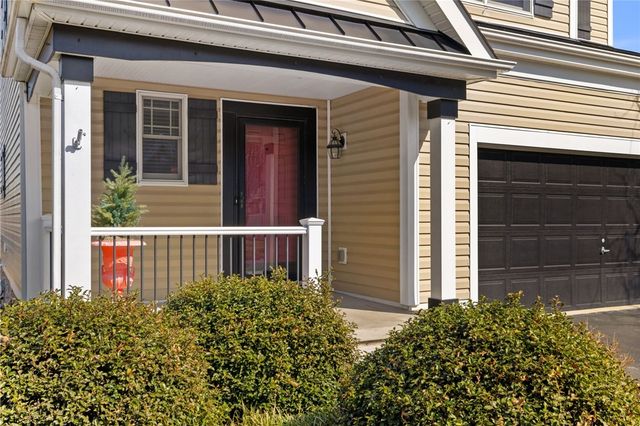 1359 Maplewood Cir, South Strabane, PA 15301