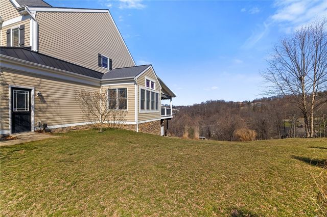 1359 Maplewood Cir, South Strabane, PA 15301