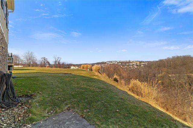 1359 Maplewood Cir, South Strabane, PA 15301