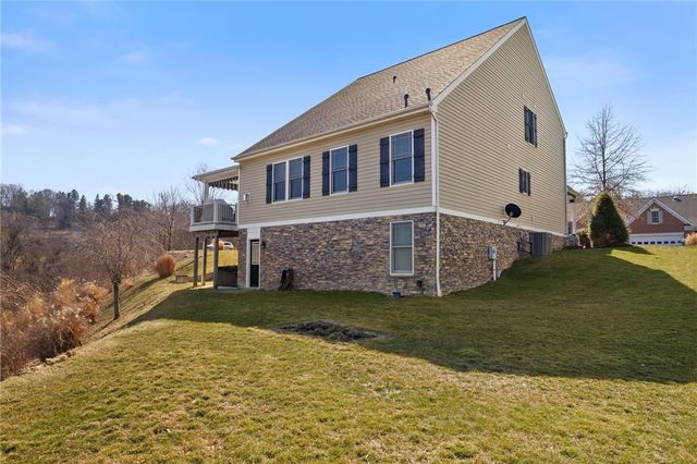 1359 Maplewood Cir, South Strabane, PA 15301
