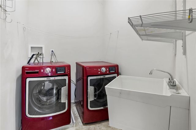 1359 Maplewood Cir, South Strabane, PA 15301