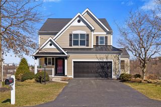 1359 Maplewood Cir, South Strabane, PA 15301