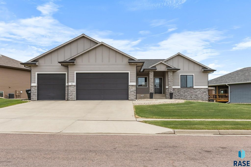 1917 S Firefly Dr Drive, Sioux Falls, SD 57110