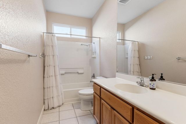 1812 Newhampton Ct, Modesto, CA 95355