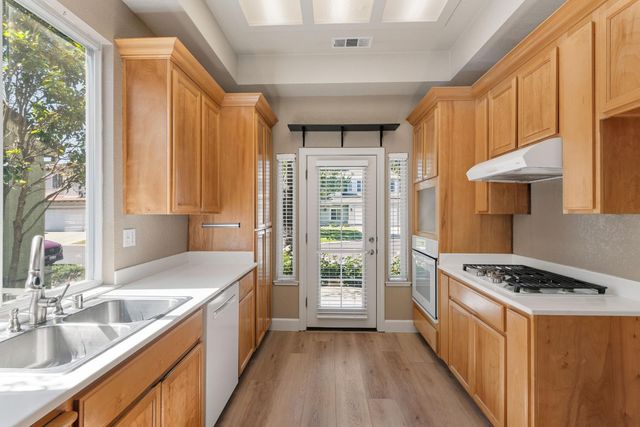 1812 Newhampton Ct, Modesto, CA 95355