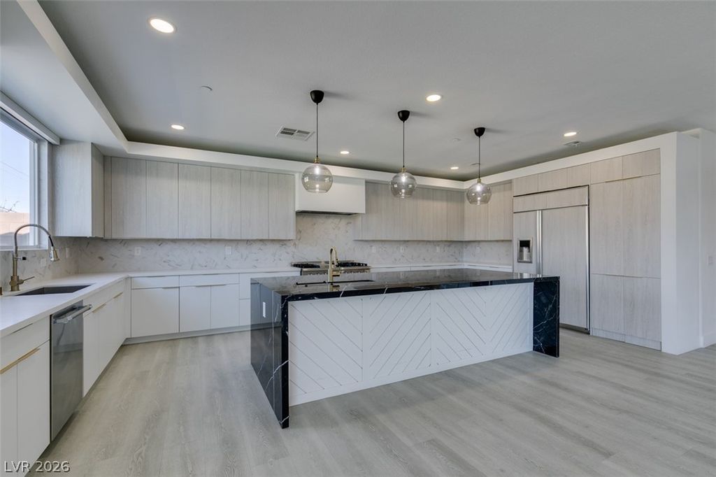 Image 6 of property listing at 8741 Grand Pass Court, Las Vegas, NV 89113