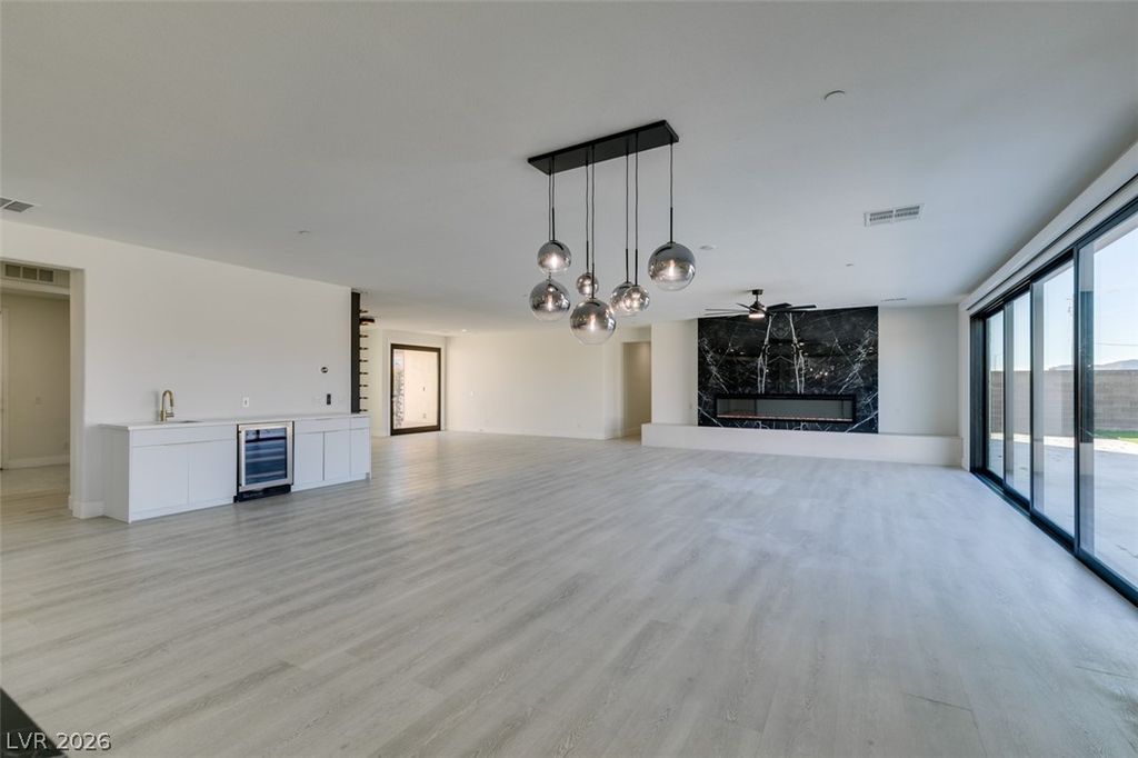 Image 9 of property listing at 8741 Grand Pass Court, Las Vegas, NV 89113