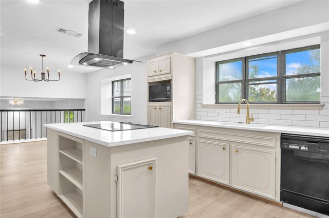 108 Woodland Road, Lake Jackson, TX 77566