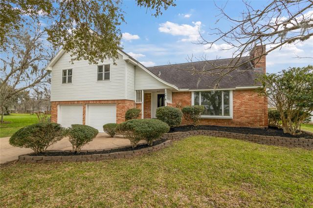 108 Woodland Road, Lake Jackson, TX 77566