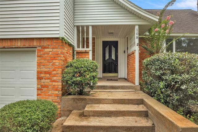 108 Woodland Road, Lake Jackson, TX 77566