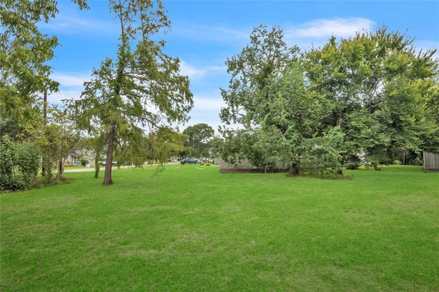 108 Woodland Road, Lake Jackson, TX 77566