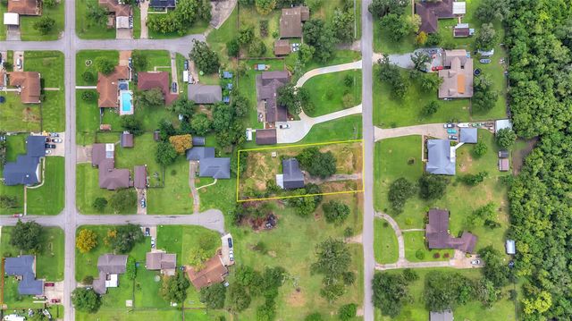 108 Woodland Road, Lake Jackson, TX 77566