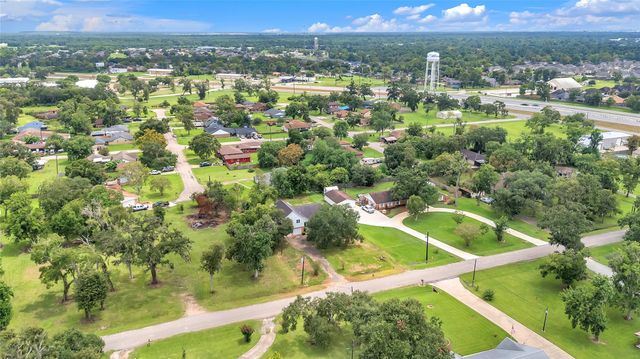 108 Woodland Road, Lake Jackson, TX 77566